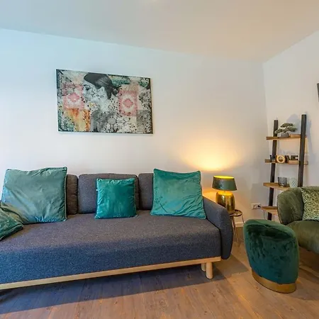 Sebastian - Elegantes Domizil Mit Stegzugang, Terrasse & Altstadtnaehe * Malchow (Mecklenburg-Vorpommern)