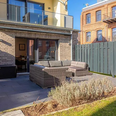 Sebastian - Elegantes Domizil Mit Stegzugang, Terrasse & Altstadtnaehe * Malchow (Mecklenburg-Vorpommern)