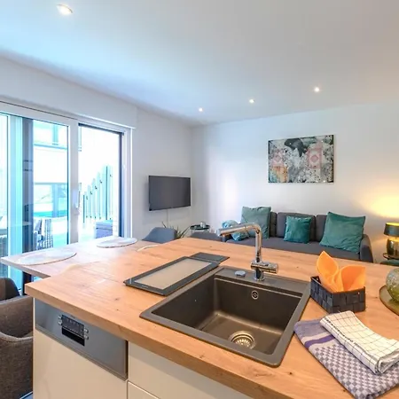 Sebastian - Elegantes Domizil Mit Stegzugang, Terrasse & Altstadtnaehe Apartmán